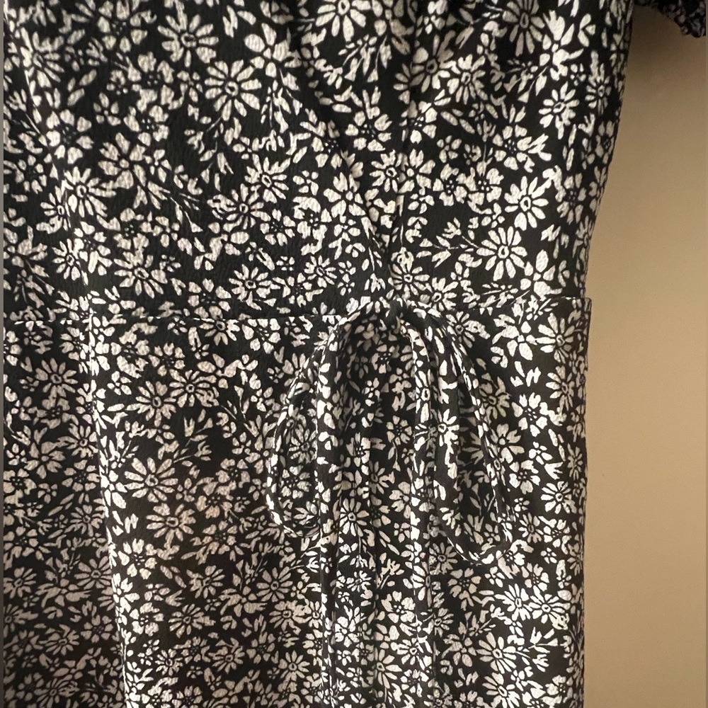 NWT Size S Monteau Los Angeles black sunflower dress - Picture 2 of 4
